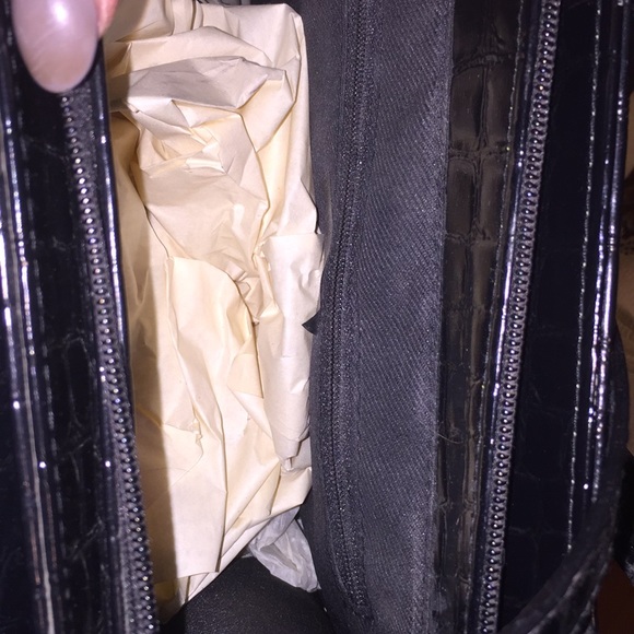 Vintage black bag never used with gold accents - Picture 3 of 4